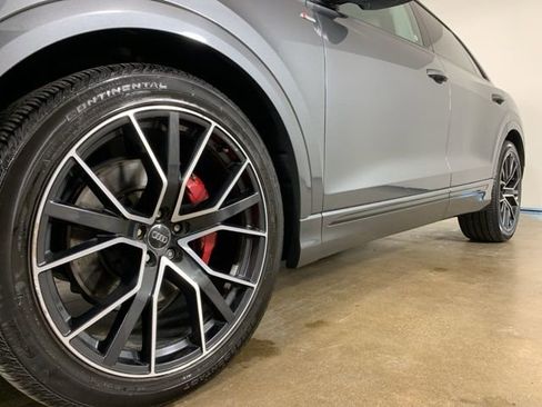 Used 2019 Audi Q8 Prestige image 2