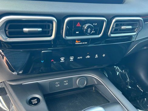 New 2026 Nissan Sentra SR w/ Floor Mat Package FWD image 26