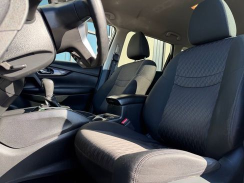 Used 2020 Nissan Rogue SV image 10