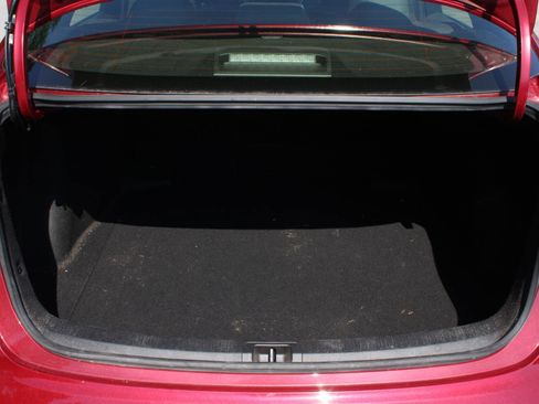 Used 2022 Toyota Corolla LE w/ Carpet Mat Package (TMS) FWD image 8