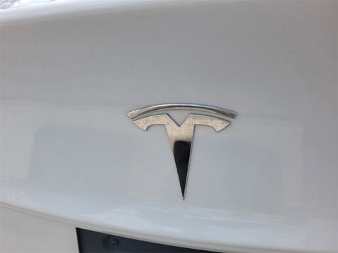 Used 2020 Tesla Model 3 Standard Range image 15