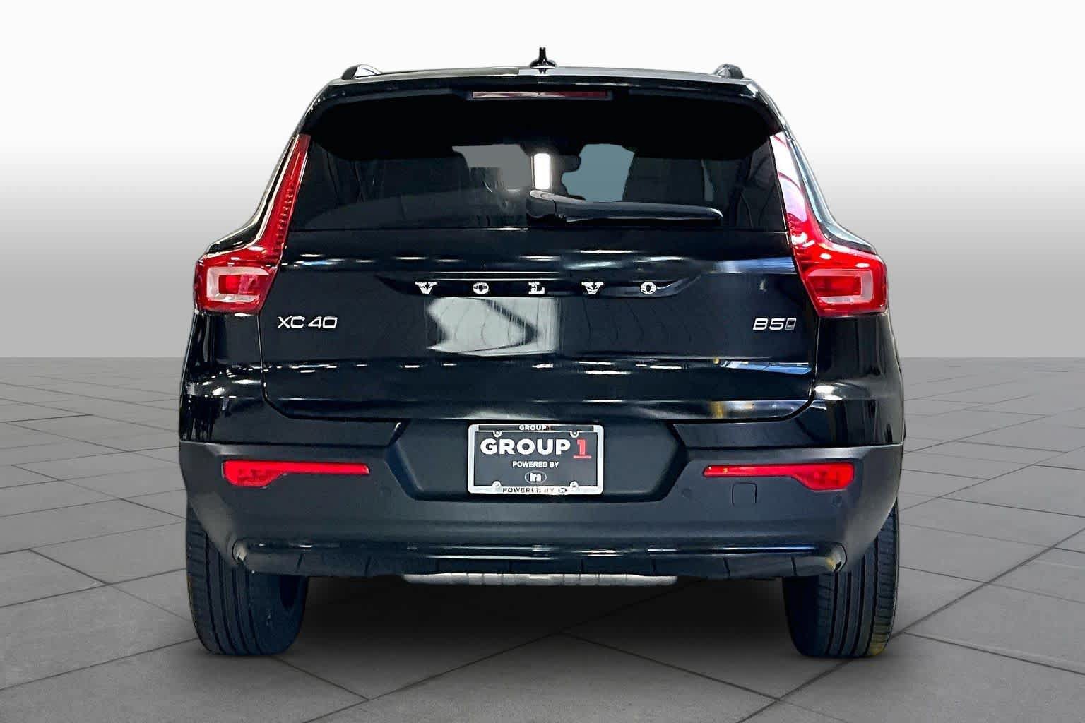 Certified 2024 Volvo XC40 B5 Plus w/ Climate Package AWD/4WD image 5