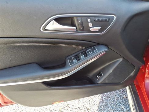 Used 2018 Mercedes-Benz GLA 250 4MATIC image 17