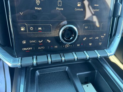 Used 2025 GMC Acadia Elevation image 35