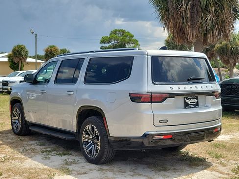 Used 2025 Jeep Wagoneer L 4WD w/ Premium Group I image 3