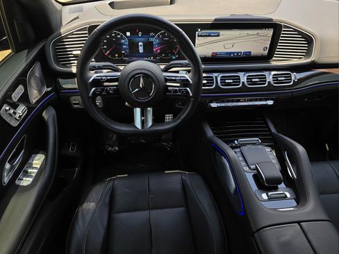 Used 2025 Mercedes-Benz GLS 580 4MATIC image 12