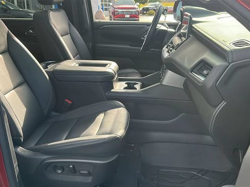 Used 2024 Chevrolet Suburban LT w/ LT Signature Plus Package AWD/4WD image 32