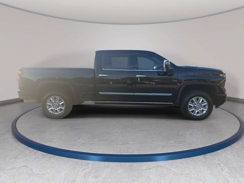 Used 2024 Chevrolet Silverado 2500 High Country w/ Technology Package AWD/4WD image 4