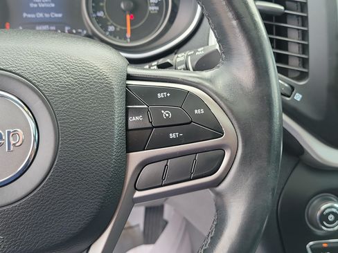 Used 2019 Jeep Cherokee Limited AWD/4WD image 24