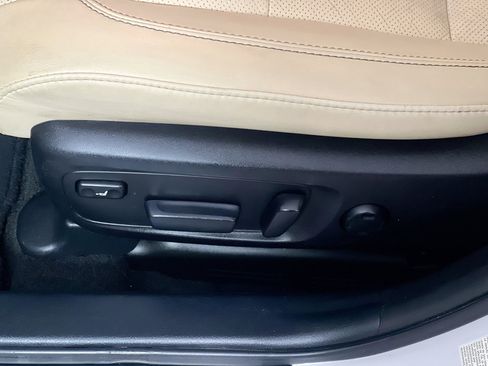 Used 2015 Toyota Avalon Limited image 10