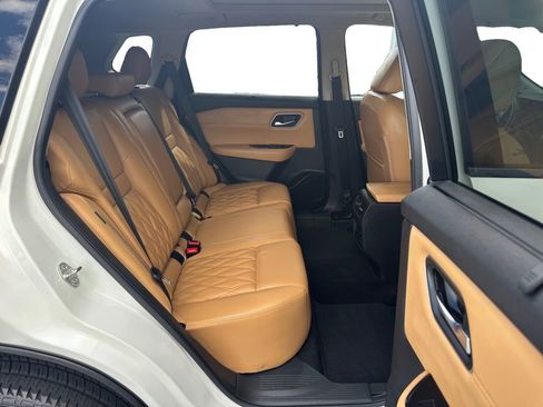 Used 2023 Nissan Rogue Platinum w/ Platinum Premium Package image 18