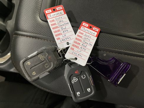 Used 2020 GMC Sierra 2500 AT4 w/ AT4 Premium Package image 27