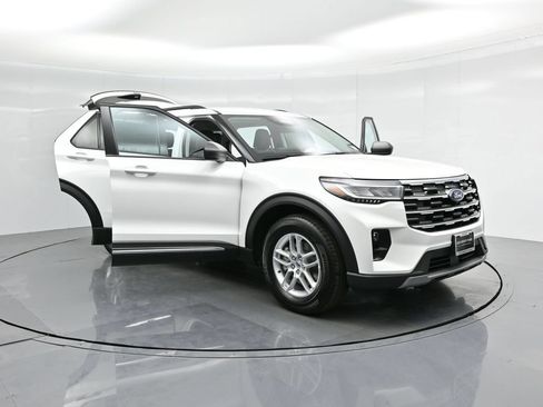 Used 2025 Ford Explorer Active RWD image 32