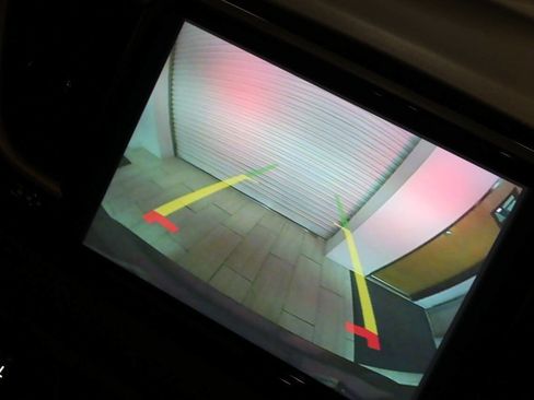 Used 2023 Chrysler Pacifica Touring-L image 75