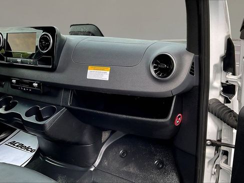 Used 2025 Mercedes-Benz Sprinter 2500 image 20