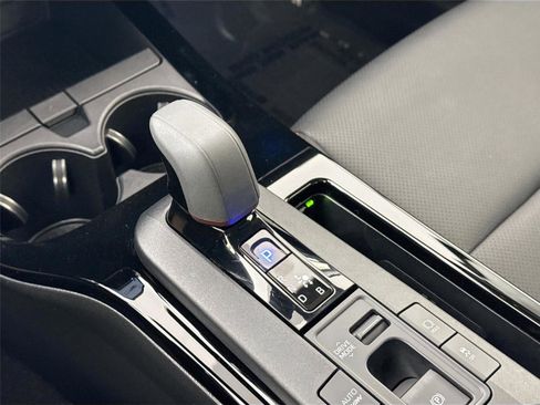 Certified 2025 Toyota Prius XSE image 28