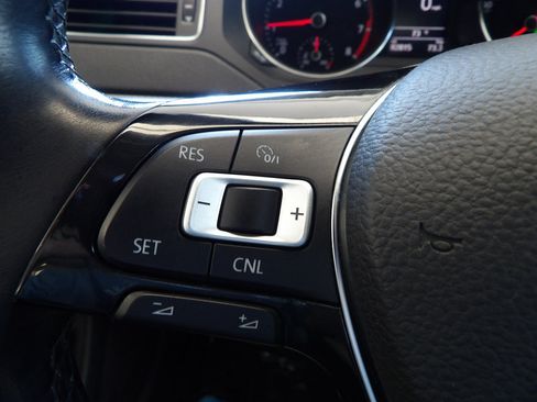 Used 2017 Volkswagen Jetta SE FWD image 29