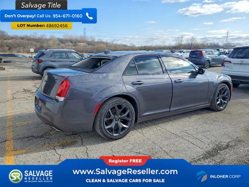 Used 2020 Chrysler 300 Touring w/ Sport Appearance Package RWD image 4