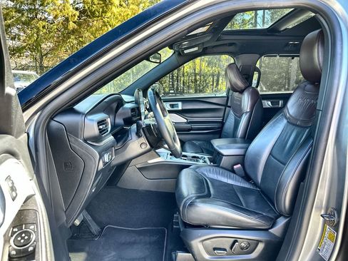 Used 2020 Ford Explorer Platinum w/ Premium Technology Package image 20