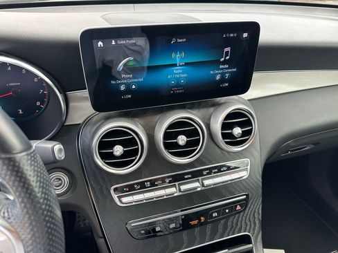 Used 2022 Mercedes-Benz GLC 300 image 4