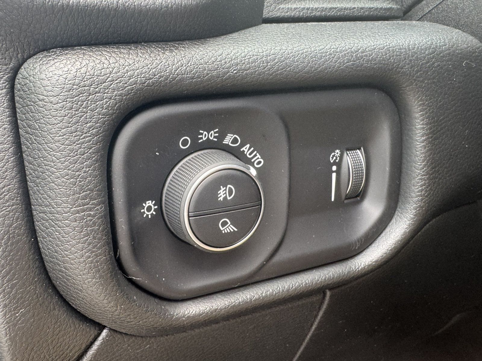 Certified 2025 RAM 2500 Tradesman AWD/4WD image 33
