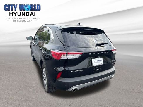 Used 2022 Ford Escape Titanium image 3