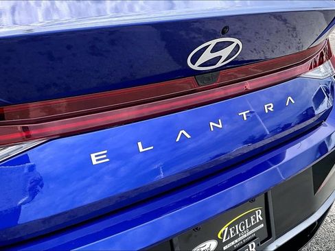 Used 2025 Hyundai Elantra SEL FWD image 8