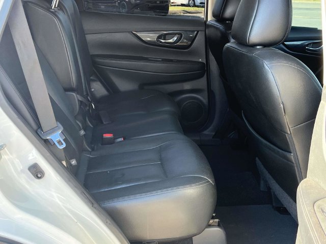 Used 2017 Nissan Rogue SL w/ SL Premium Package FWD image 23
