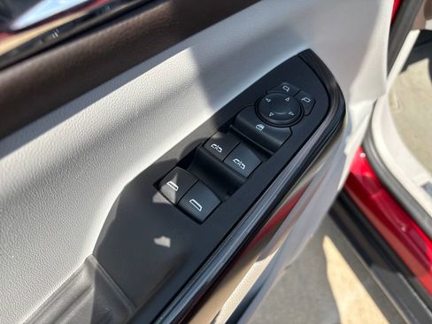 Used 2023 GMC Acadia SLT image 17