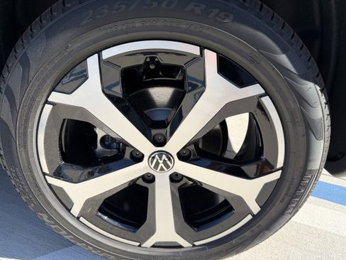 New 2026 Volkswagen Tiguan SE image 32