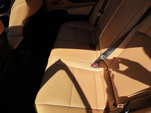 Used 2025 Lexus ES 300h w/ Premium Package image 30