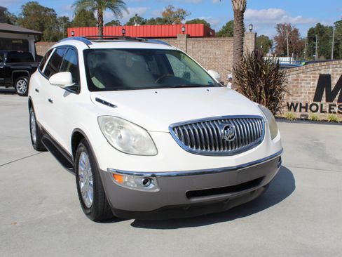 Used 2011 Buick Enclave CXL image 18