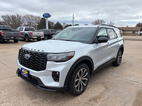 New 2026 Ford Explorer ST-Line image 6