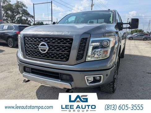 Used 2019 Nissan Titan PRO-4X w/ Pro-4x Convenience Package AWD/4WD image 7