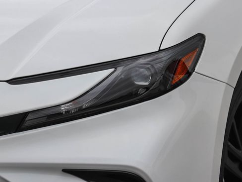 New 2026 Toyota Camry Hybrid FWD image 9