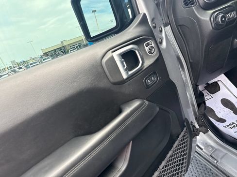 Used 2020 Jeep Wrangler Unlimited Sahara AWD/4WD image 14