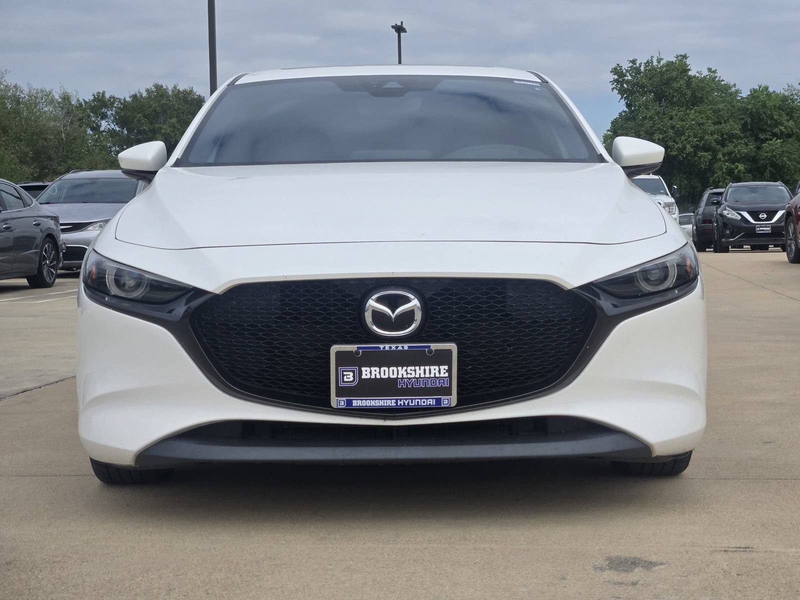 Used 2019 MAZDA MAZDA3 Hatchback w/ Premium Package FWD image 2