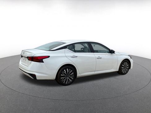 Used 2025 Nissan Altima 2.5 SV image 15