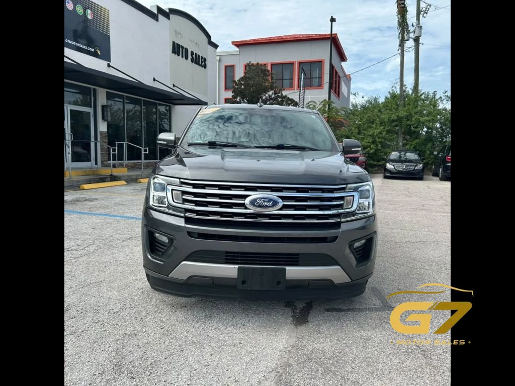 Used 2018 Ford Expedition XLT w/ Equipment Group 202A RWD image 2