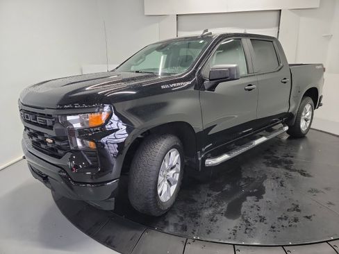 Used 2022 Chevrolet Silverado 1500 Custom image 3