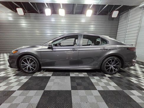 Used 2022 Toyota Camry SE image 8