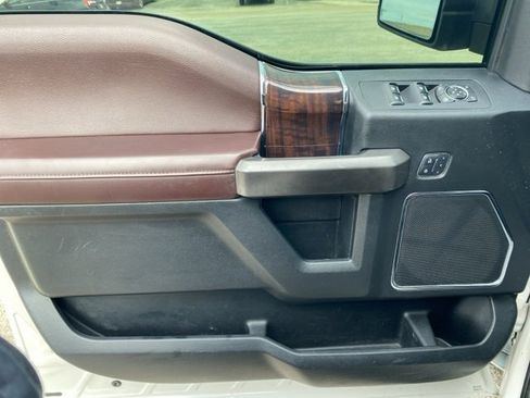 Used 2015 Ford F150 Platinum w/ Equipment Group 701A Luxury image 8