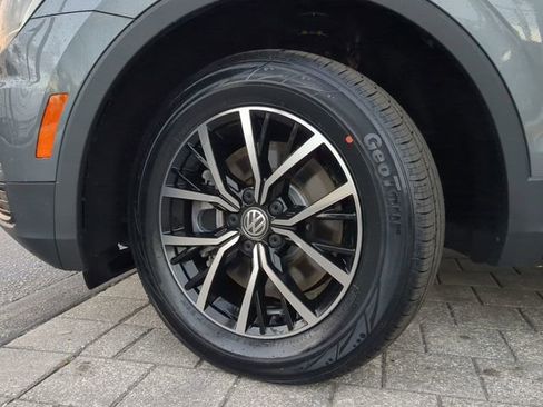 Certified 2021 Volkswagen Tiguan SE image 32