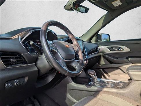 Used 2022 Chevrolet Traverse LT FWD image 9