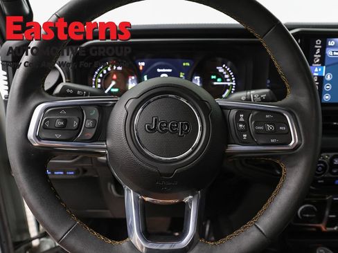 Used 2024 Jeep Wrangler Unlimited Sahara w/ Technology Group AWD/4WD image 10