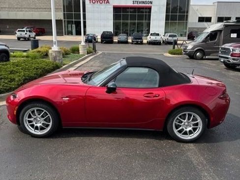 Used 2016 MAZDA MX-5 Miata Sport RWD image 1