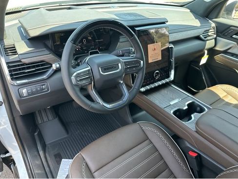 New 2026 GMC Acadia Denali Ultimate w/ LPO, Floor Liner Package AWD/4WD image 24