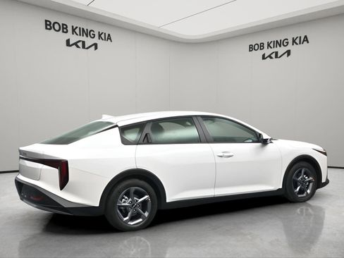 New 2026 Kia K4 FWD image 4