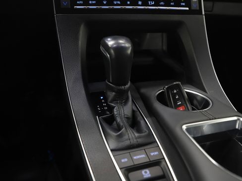 Used 2020 Toyota Avalon XLE image 23