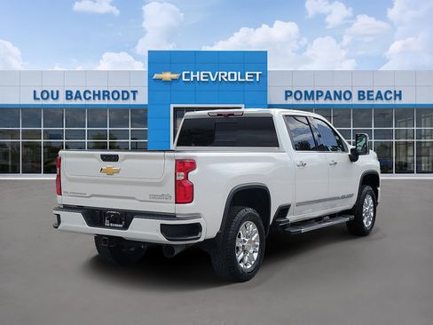 Used 2024 Chevrolet Silverado 2500 High Country w/ High Country Premium Package AWD/4WD image 3
